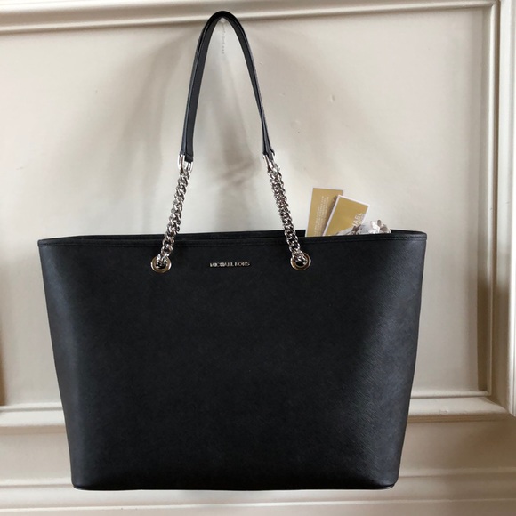 Michael Kors Handbags - ❗️Sale❗️$298 Michael Kors tote
